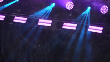 Animasyon Grunge Doku ve Sahne Işıkları Müzik Konseri Sahnesini aydınlatır