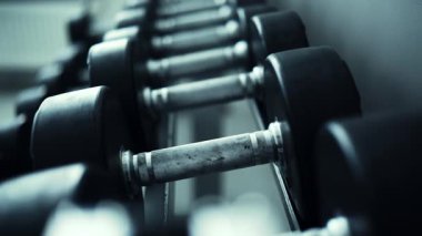 Vücut geliştirme egzersizlerinde Değişen Ağırlıkların Dambıllarıyla Sıralar