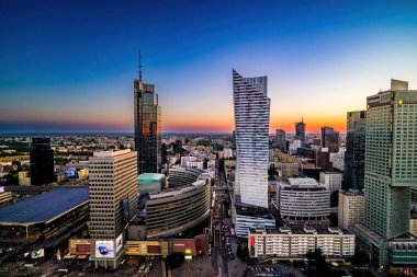 Varşova, Polonya - 10 Ağustos 2023: Merkezi İşletme Gece Görüşü Polonya 'nın İş ve Ekonomik Yaşamının Bir Parçası