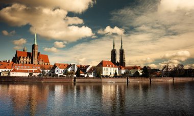 Katedral adasında gün batımının görüntüsü, Wroclaw 'daki ana turist cazibesi