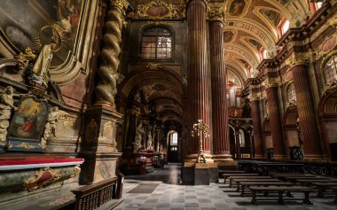 Poznan 'daki Aziz Peter ve Aziz Paul Kilisesi Başyapıtı' nın İçi