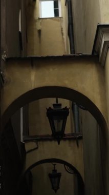 Ortaçağ Avrupa Binası Cephesi Bir Dar Sokak Kemerli ve Fenerli