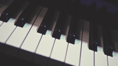 Konserde Piyano Anahtarlarının Kapanışı