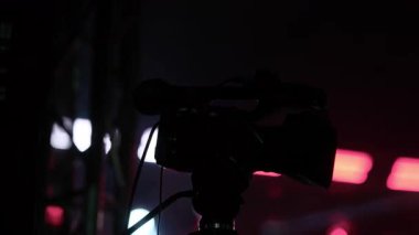 Video Kamera Bulanık Sahneye Karşı Bir Müzik Konseri Çekiyor