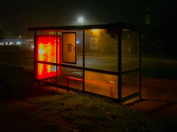 Britische Bushaltestelle Der Nacht Mit Orangefarbenem Schein Kein Begrenzter Raum — Stockfoto