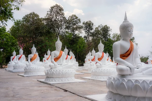 Beyaz Buda Heykeli Tayland Ubon Ratchathani Ilinde Yer Almaktadır — Stok fotoğraf