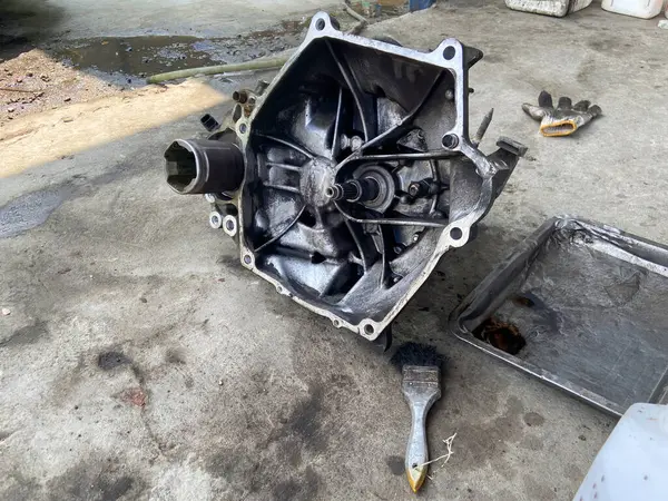 Old Engine Mechanic Repairing — Stock Photo, Image
