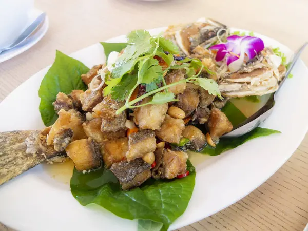 Жареная Рыба Вкусная Тайская Еда — стоковое фото