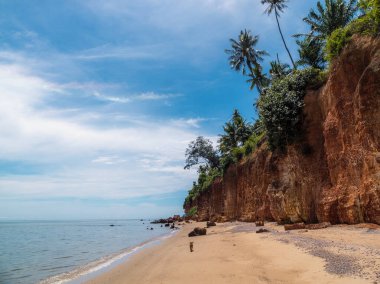 Tayland 'ın Khiri Khan ilindeki Prachuap Khiri Kumsalı