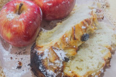 Elmalı ve tarçınlı elmalı kek.