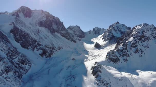 Солнечный Зимний День Снежных Высоких Горах Заилийский Алатау Тянь Шань — стоковое видео