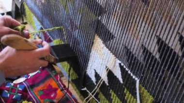 Geleneksel el yapımı halı. Özbekistan 'da antik halı dokuma tekniği