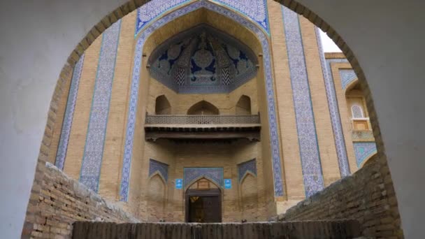 Bejárat Allakuli Khan Madrasah Ichan Kala Erőd Mérföldköve Üzbegisztáni Khiva — Stock videók