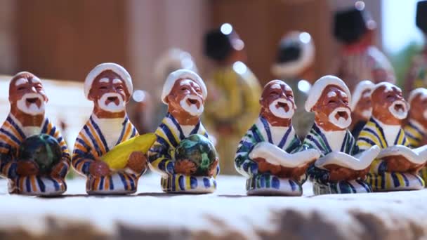 Figuras Decorativas Cerâmica Lembranças Tradicionais Uzbequistão Uma Estatueta Avô Barbudo — Vídeo de Stock