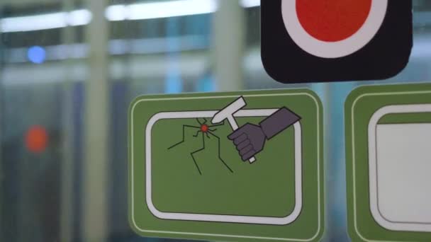 Immagine Che Illustra Uso Uscita Emergenza Treno Adesivo Sul Finestrino — Video Stock