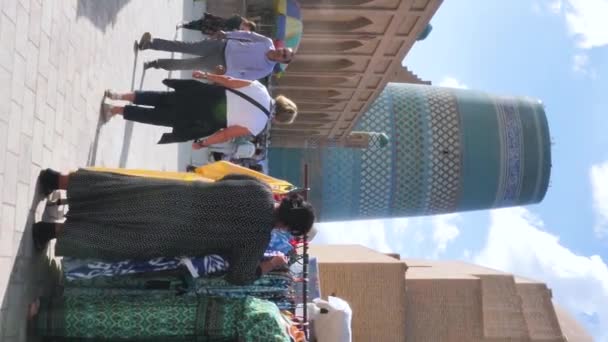 Khiva Uzbequistão Setembro 2023 Filmagem Vídeo Vertical Das Ruas Comerciais — Vídeo de Stock