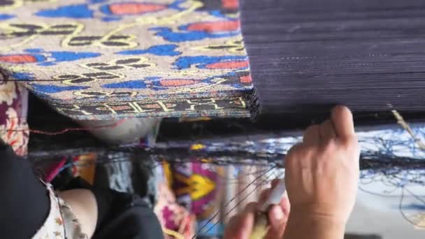 Process Traditional Hand Made Carpet Ancient Carpet Weaving Technique Uzbekistan — Stock Video