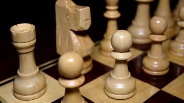 Συρόμενα Πλάνα Από Πιόνια Σκακιού Στη Σκακιέρα — Αρχείο Βίντεο