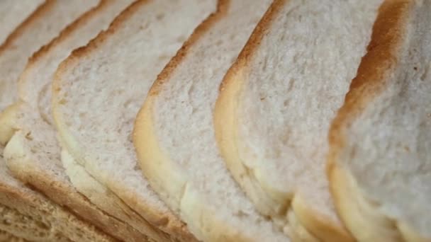 Close Pão Branco Fatiado Torrada Deslizante Tiro — Vídeo de Stock