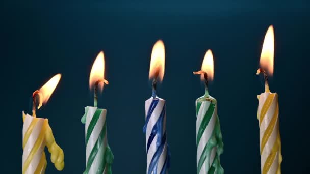 被吹灭的生日蜡烛的特写 — 图库视频影像