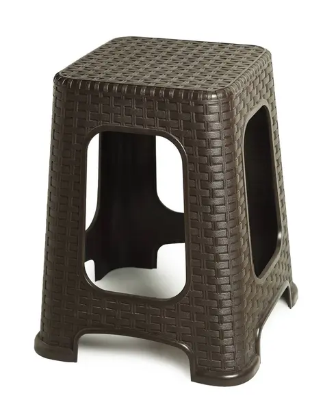 kahverengi plastik rattan benzeri dışkı izole