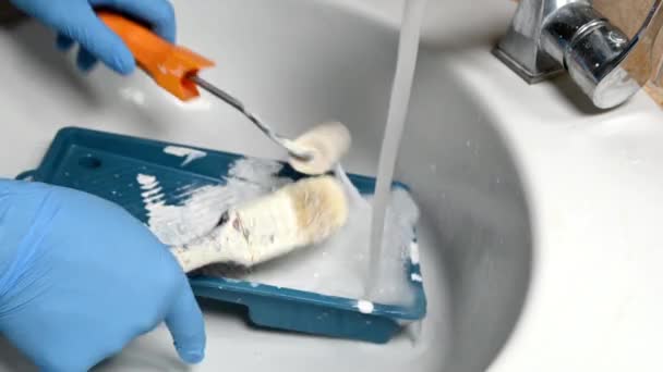 Waschen Von Malerutensilien Waschbecken — Stockvideo