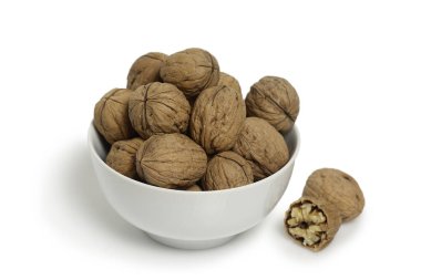 Beyaz üzerine beyaz ceviz kasesi