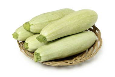 Sepetteki çiğ kabaklar izole edilmiş.