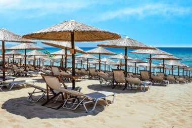 Saman şemsiyeli lüks sahil barı