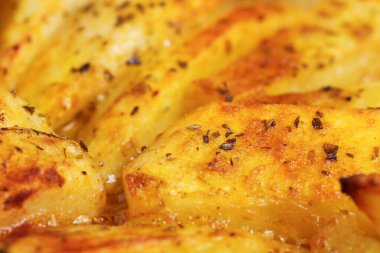 Kırmızı biberli haşlanmış patates.