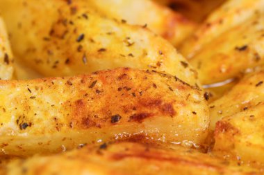 Kırmızı biberli haşlanmış patates.