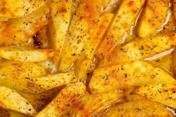 Kırmızı biberli haşlanmış patates.