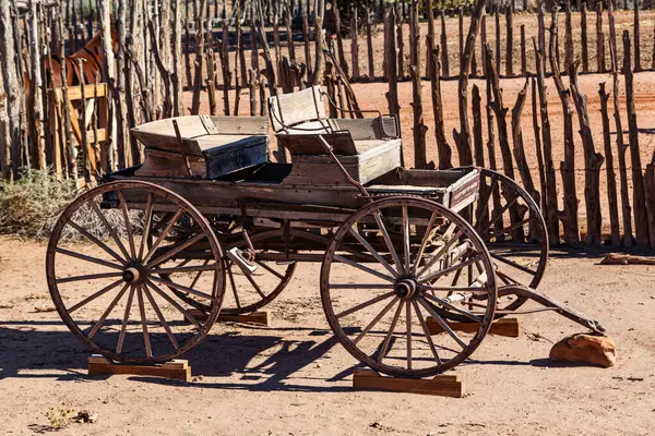 Quadro Rodas Vagão Velho Exibido Deserto Sudoeste Americano Pipe Springs Imagens De Bancos De Imagens Sem Royalties