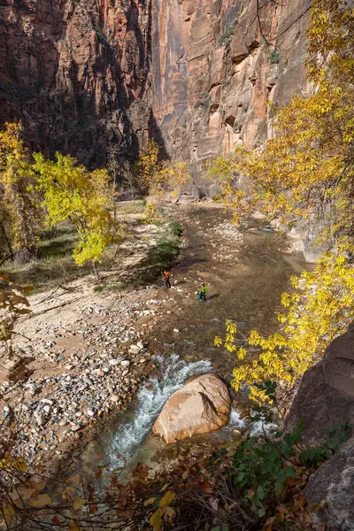 Utah Zion Ulusal Parkı Ndaki Dar Yolda Virgin Nehri Nden Telifsiz Stok Imajlar