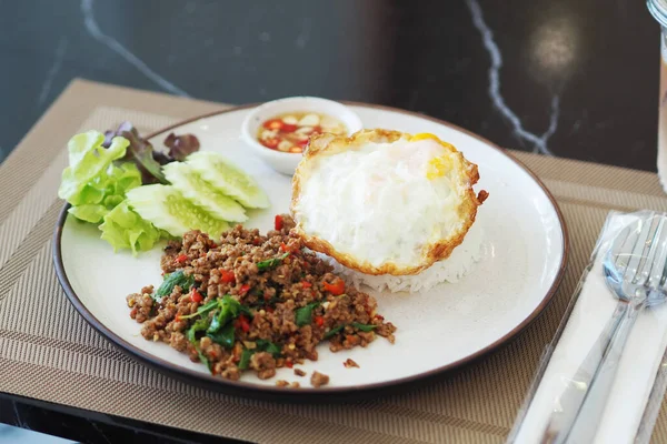 Pad Kraprao Spicy Fries Beef Basil Leaves Rice Thailand Famous — Stok Foto
