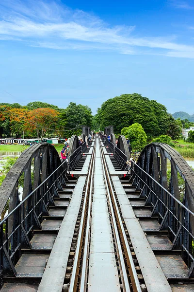 Dødsjernbane Kanchanaburi Med Blå Himmel – stockfoto