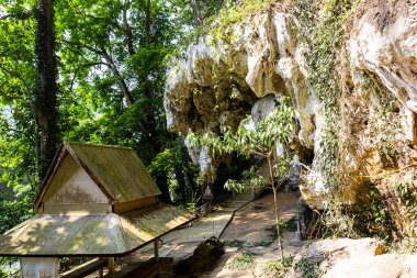 Trang Tayland 'daki Wat Tham Phraphut Tapınağı' ndaki mağarada.