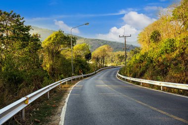 Yazın yel değirmeni manzaralı yol Phuket Tayland