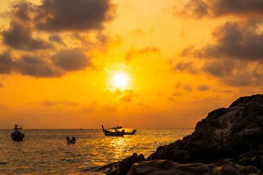 Alacakaranlık saatinde Kalim Sahili Yazın gökyüzü Phuket Tayland