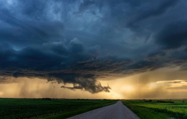 Prairie Yaz Fırtınaları Saskatchewan Kanada Kaygı verici