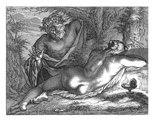 後ろから見た裸のニンフは オイルランプによって寝て サテュロスによって見られる — ストック写真