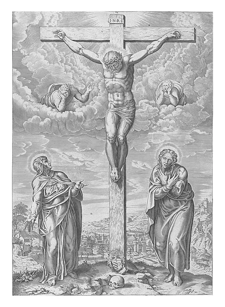 Пейзаж Христом Кресте Окруженный Марией Иоанном Облаках Два Плачущих Ангела — стоковое фото
