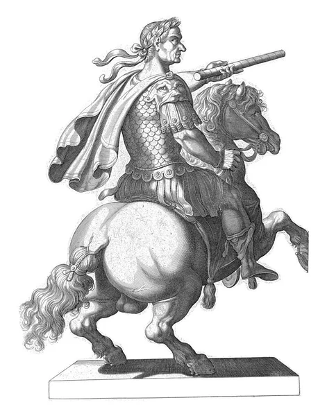 皇帝朱利叶斯凯撒骑着马 头戴月桂树花环 指挥人员指指点着前方 — 图库照片