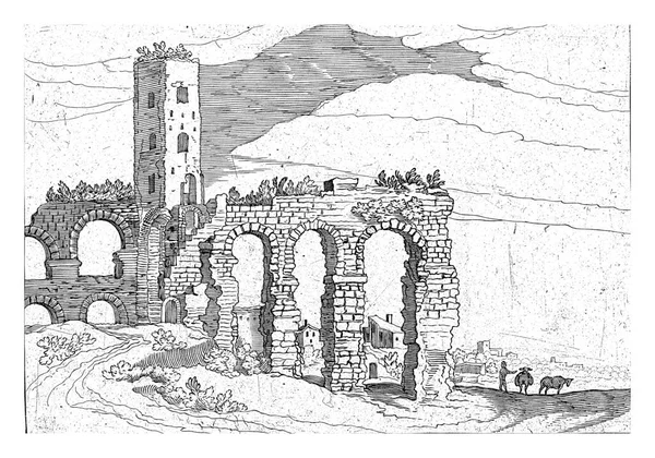 Krajobrazie Lewej Stronie Znajduje Się Zarośnięta Ruina Akweduktu Wieżą Prawej — Zdjęcie stockowe