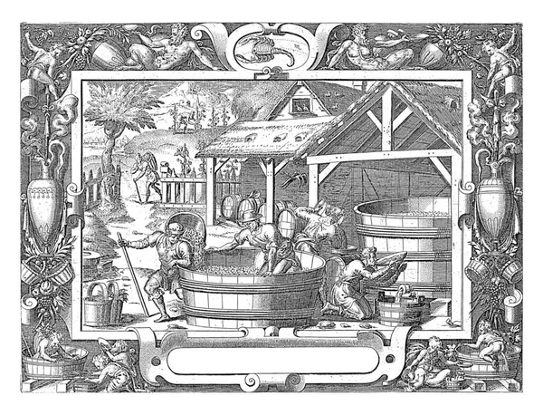 Figuren Der Weinproduktion Mit Vier Figuren Vordergrund Der Nähe Von — Stockfoto