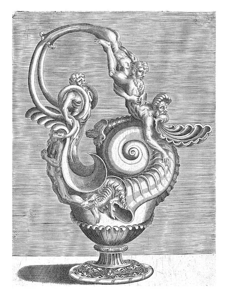 カタツムリの殻の形をしたジャグ 耳を持つ Balthazar Van Den Bos コーネリス フロリスの後 1548耳の上部は腰で2番目の男を保持する男によって形成されます — ストック写真