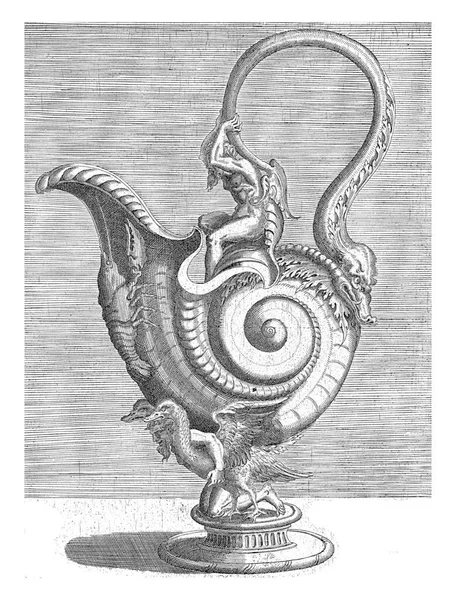 カタツムリの殻の形をしたジャグ 2つの鳥の間にひざまずいているサテュロスによって運ばれます Balthazar Van Den Bos コーネリス フロリスの後 1548耳は巨大な尾によって形成されます — ストック写真
