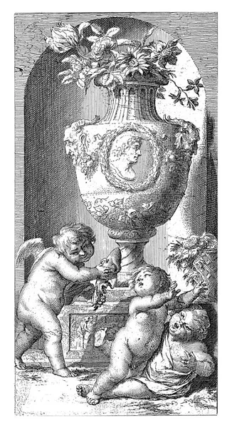 Allegorical Representation Three Putti Classic Garden Vase Niche — Stock Photo, Image