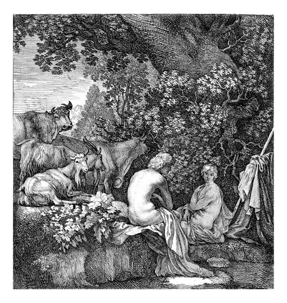 一个赤身裸体的男女坐在池塘边的衣服上 他们身后的羊群 — 图库照片
