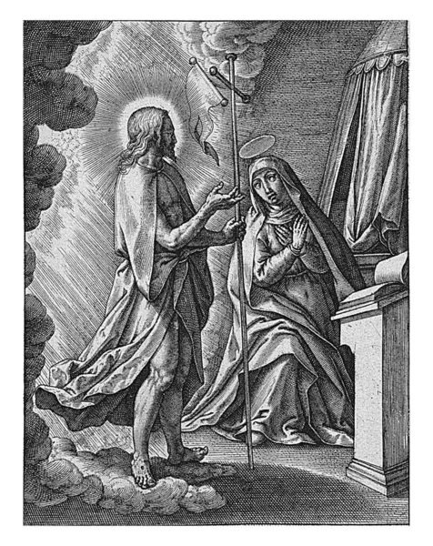 耶稣死后出现在圣母玛利亚面前 他被云彩团团围住 手里拿着横幅横梁 玛丽跪在办公桌前祈祷 — 图库照片